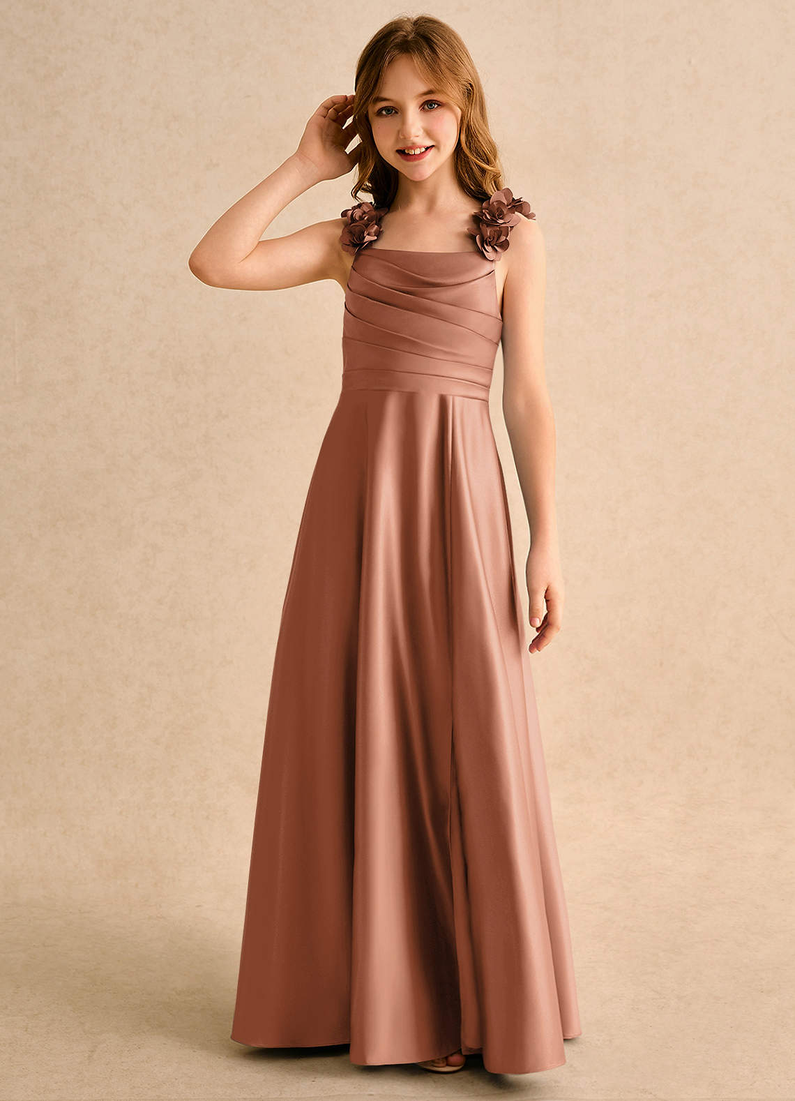 Azazie Rosita Girls Formal 플라워 걸 드레스 A라인 주름진 매트 새틴 플로어 길이 드레스 image5