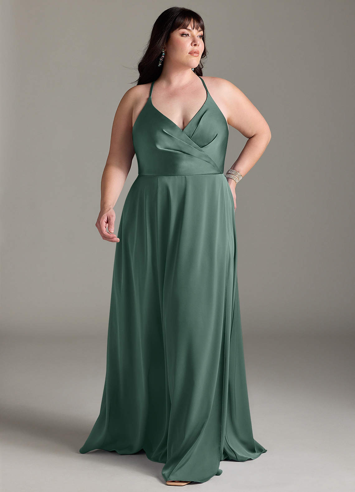 Azazie Davis Robes de demoiselle d'honneur Robe Trapèze en Satin extensible Plissée Eucalyptus image1