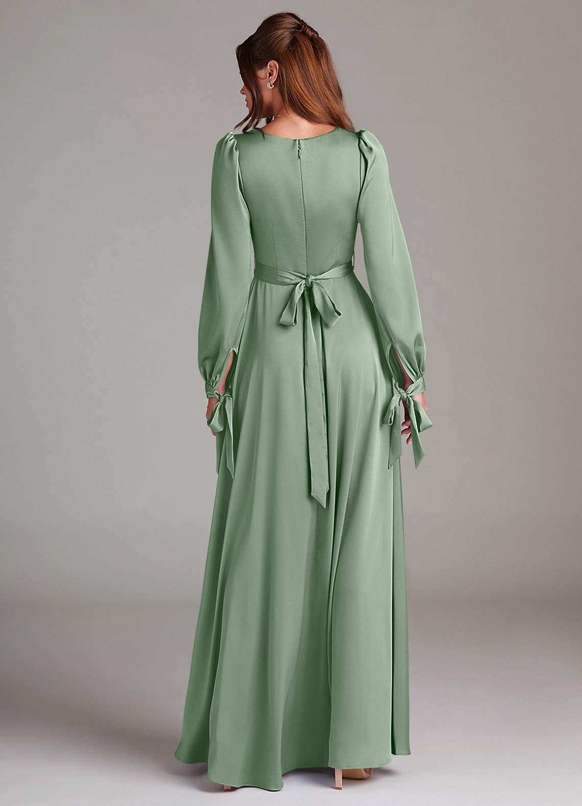 Azazie Leonia Robes de demoiselle d'honneur Robe Trapèze en Satin extensible Manche longue Matcha image1