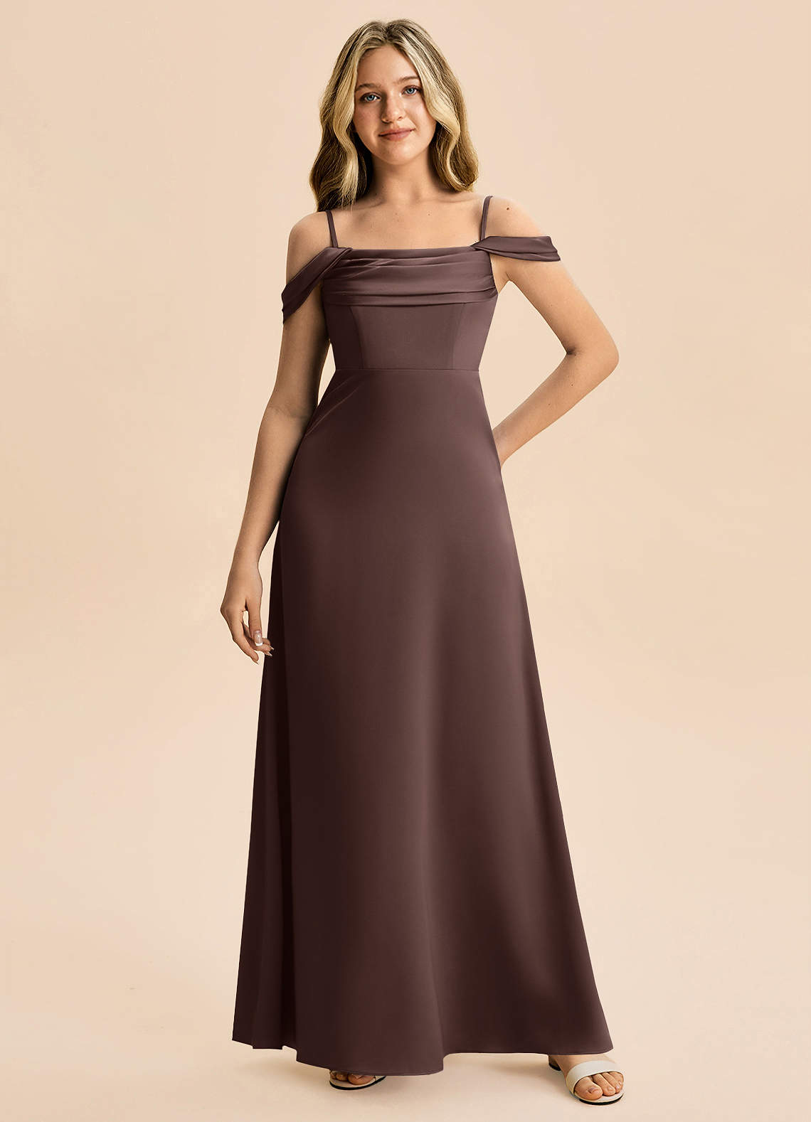 Azazie Lettie Junior Jurk van Stretch Satijn met A-Lijn Off-shoulder Ganache image3