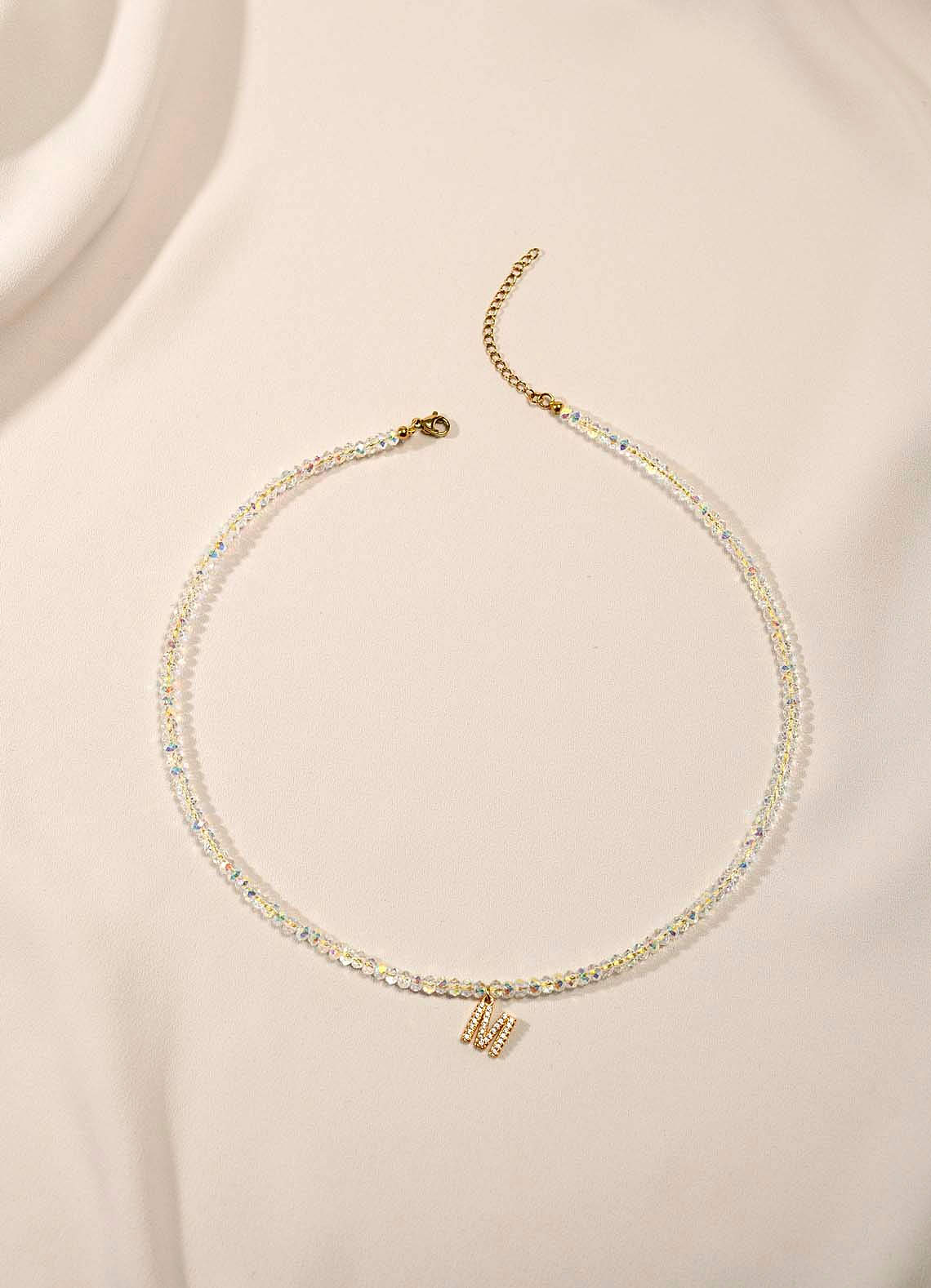 front Collier de perles de cristal avec lettres