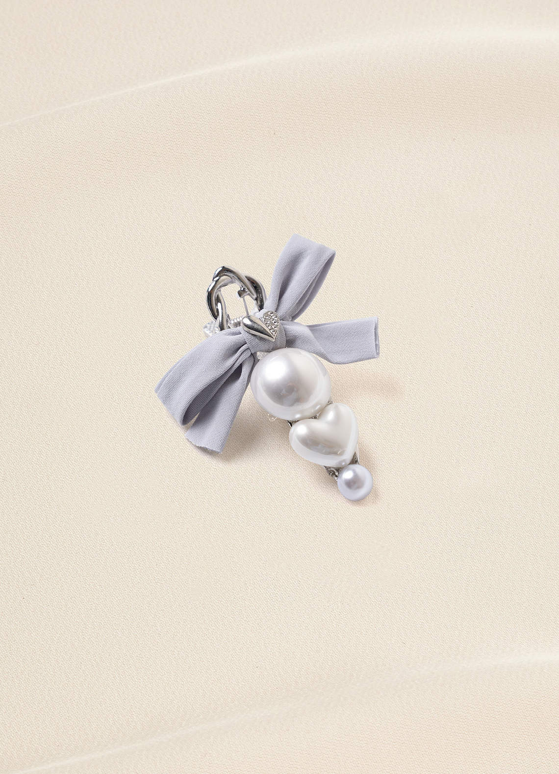 front Pearl Blossom Bow Clip