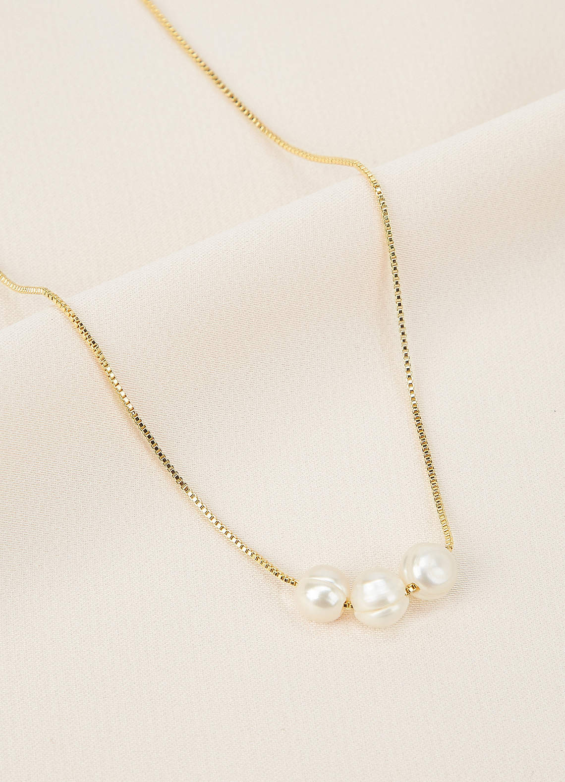 front Pearl Trio Necklace