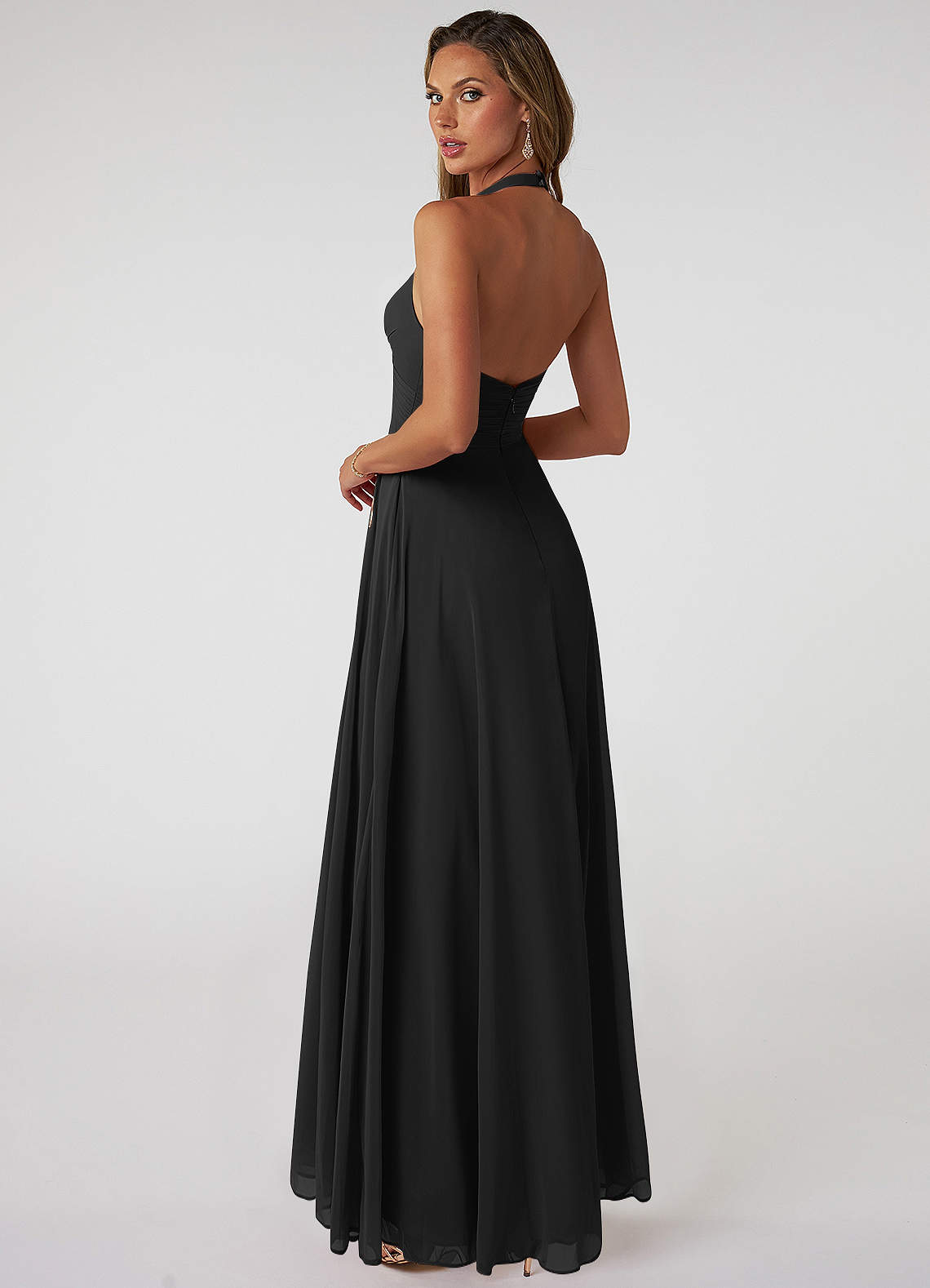 Azazie Tessie Vestidos de damas de honor Vestido de Negro de Gasa de Corte en A con Cuello en V plisado image1