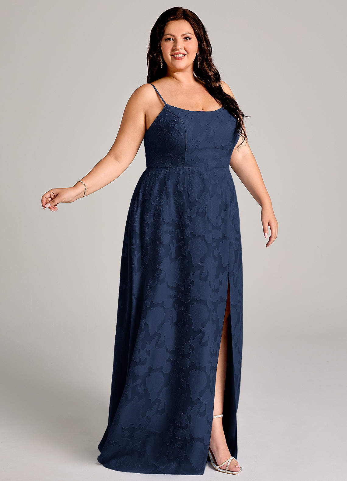 Azazie Moira Robes de demoiselle d'honneur Robe Trapèze en Blumen-Burnout Fente Latérale Bleu Marine Foncé image8