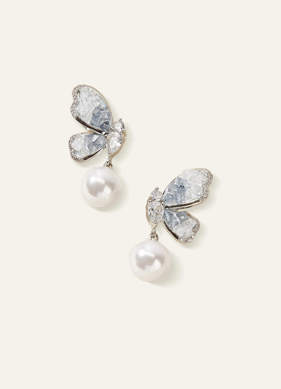 front Pendientes colgantes con alas de mariposa Something Blue