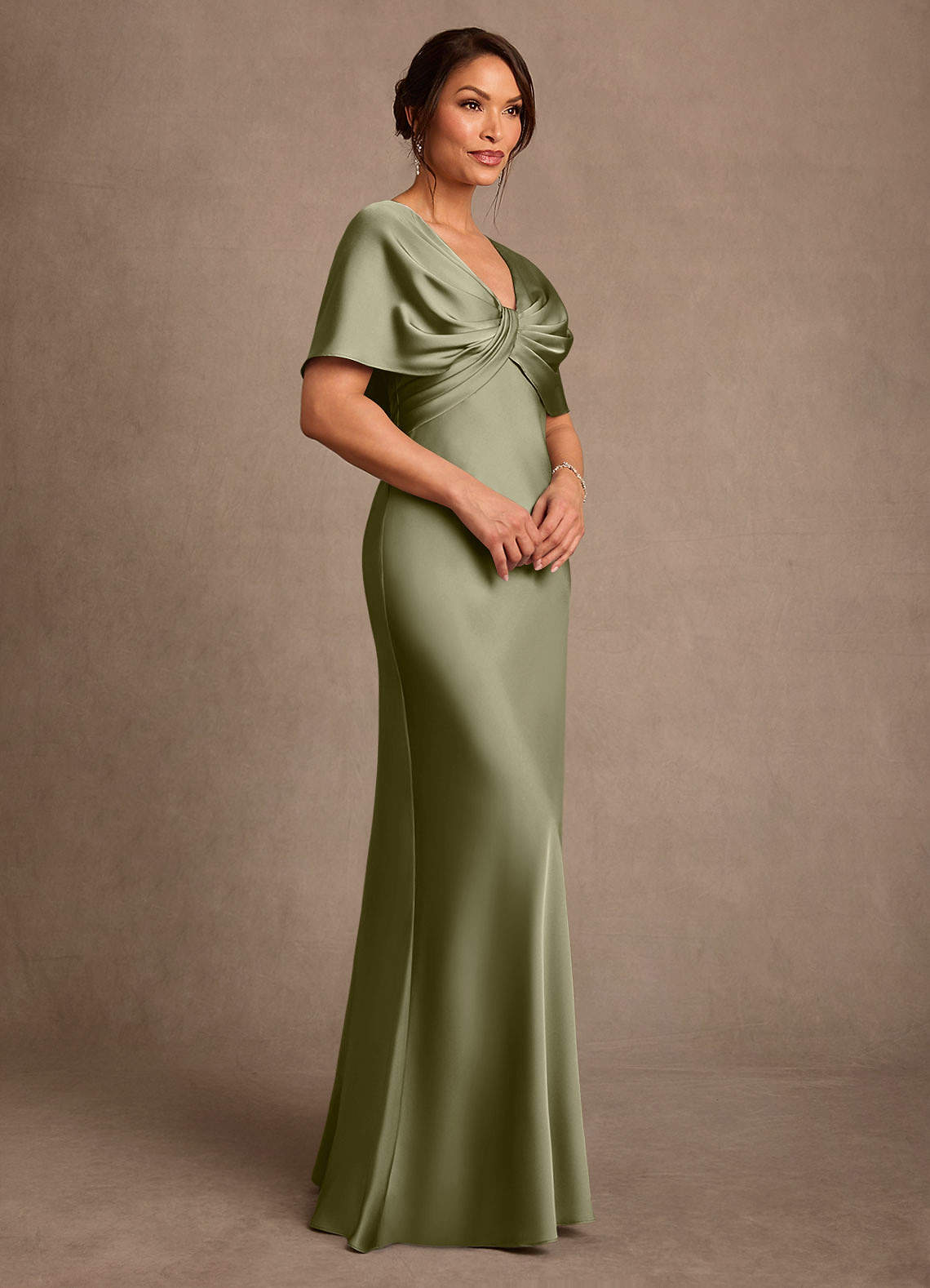 Azazie Dosia vestidos de madre de la novia Vestido de Pistacho de Satén Elástico de Corte Recto con Plisado image1