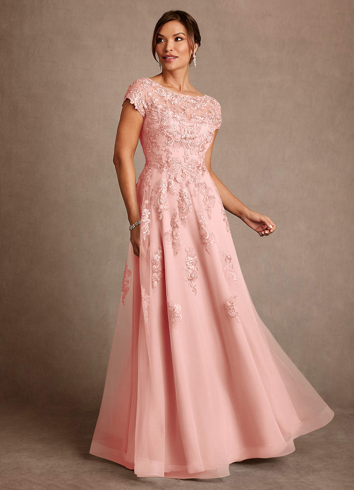 Azazie Jalinda vestidos de madre de la novia Vestido de Rosetón de Gasa de Corte en A con Encaje image1