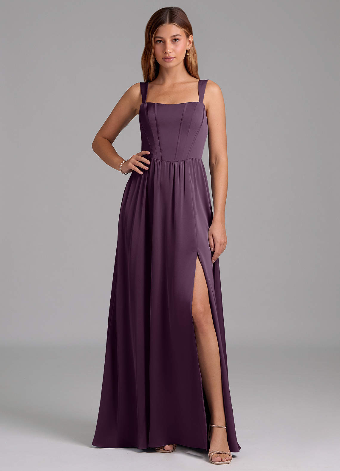 Azazie Rosaline Robes de demoiselle d'honneur Robe Trapèze en Satin extensible Fente Latérale Prune image1