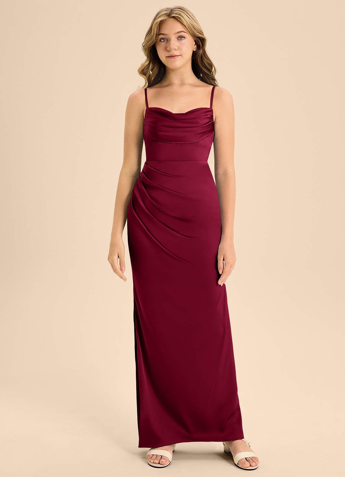 Azazie Mai Junior Vestido Borgonha de Cetim elástico de Linha A com Decote em coração image4