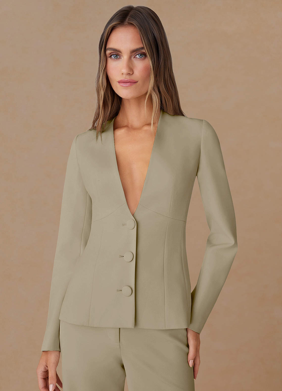 front Elara Tan Blazer a medida de tejido refinado