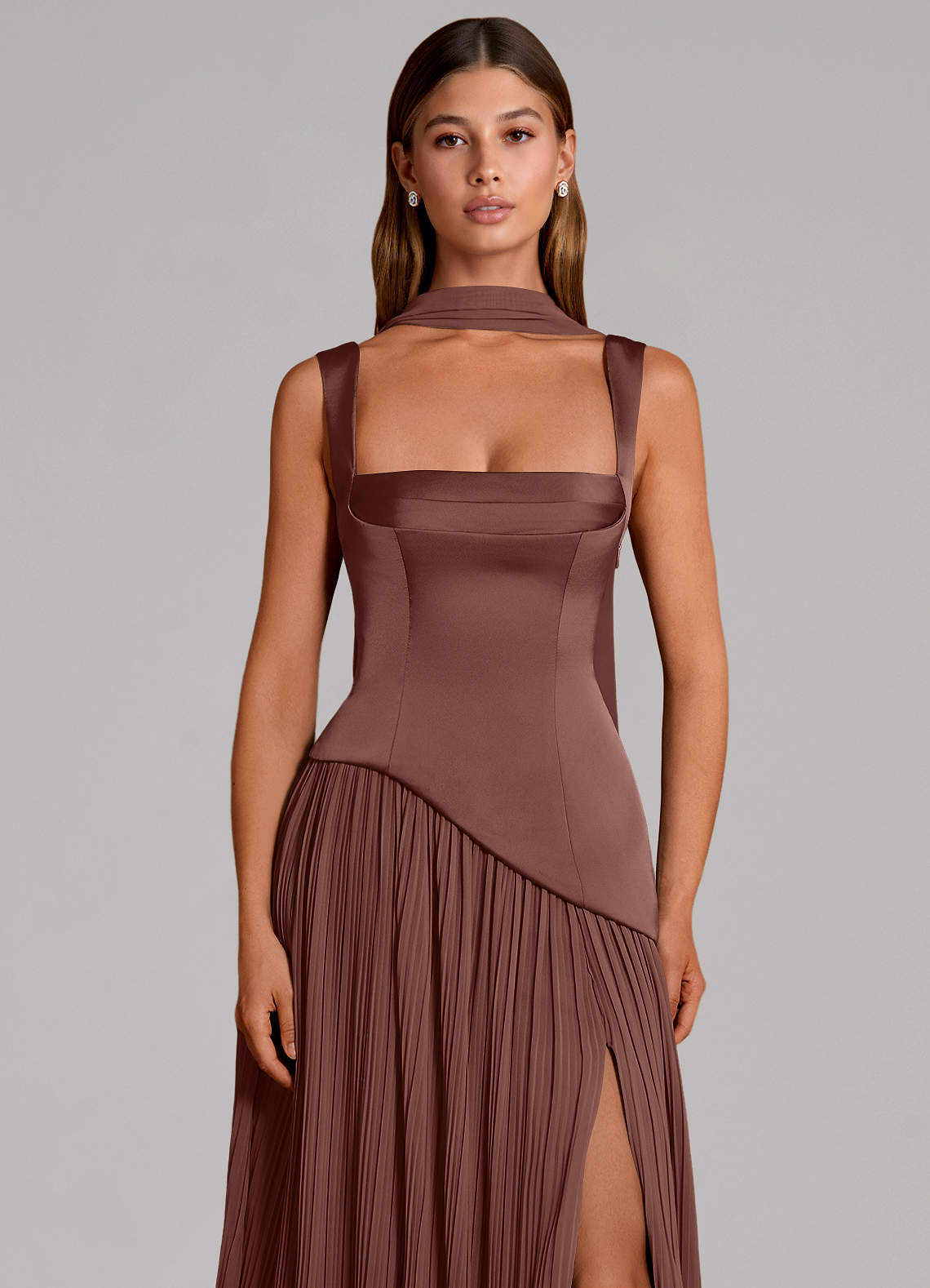 Azazie Stephanie Vestidos de madrinha de casamento Vestido Café Expresso de Cetim elástico de Linha A com Plissado image5