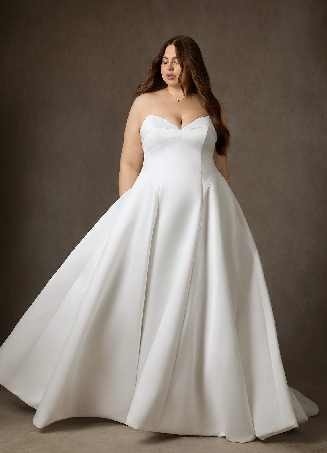 Azazie Junessa Bröllopsklänningar Klä av A-Linje i Satin Axelbandslös Diamantvit image1