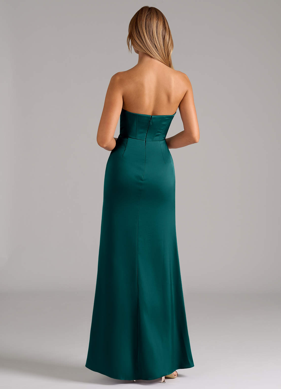 Azazie Johana Robes de demoiselle d'honneur Robe Sirène Convertible en Satin extensible Épaule décolletée Paon image6