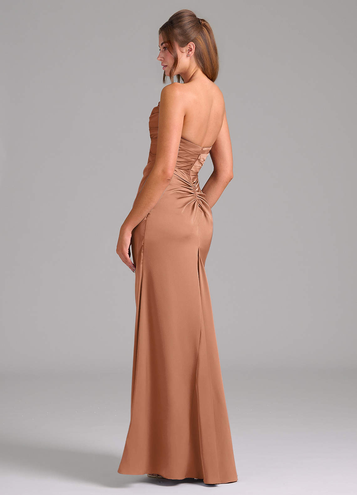 Azazie Lucille Jurken voor bruidsmeisjes Converteerbaar Jurk van Stretch Satijn met Zeemeermin Strapless Bronzeertint image3
