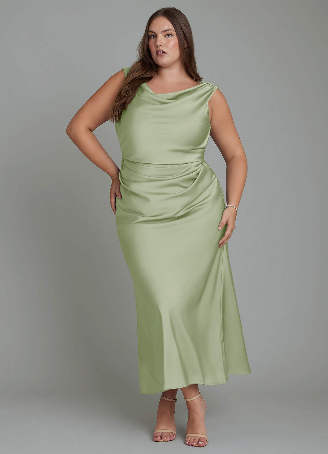 Azazie Kieryn Vestidos de damas de honor Vestido Salvia Polvorienta de Satén Elástico de Corte Sirena con Plisado image1