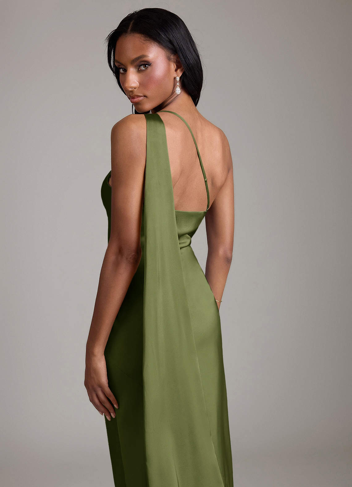 Azazie Juniper Brudtärnklänningar Klä av Sjöjungfru i Stretch Satin Ena axeln Oliv image1
