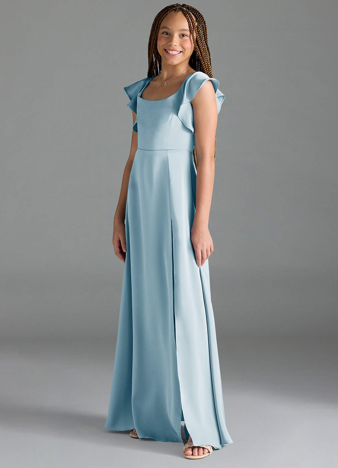 Azazie Bondi Junior Vestido Céu Azul de Cetim elástico de Linha A com Fenda Lateral image3