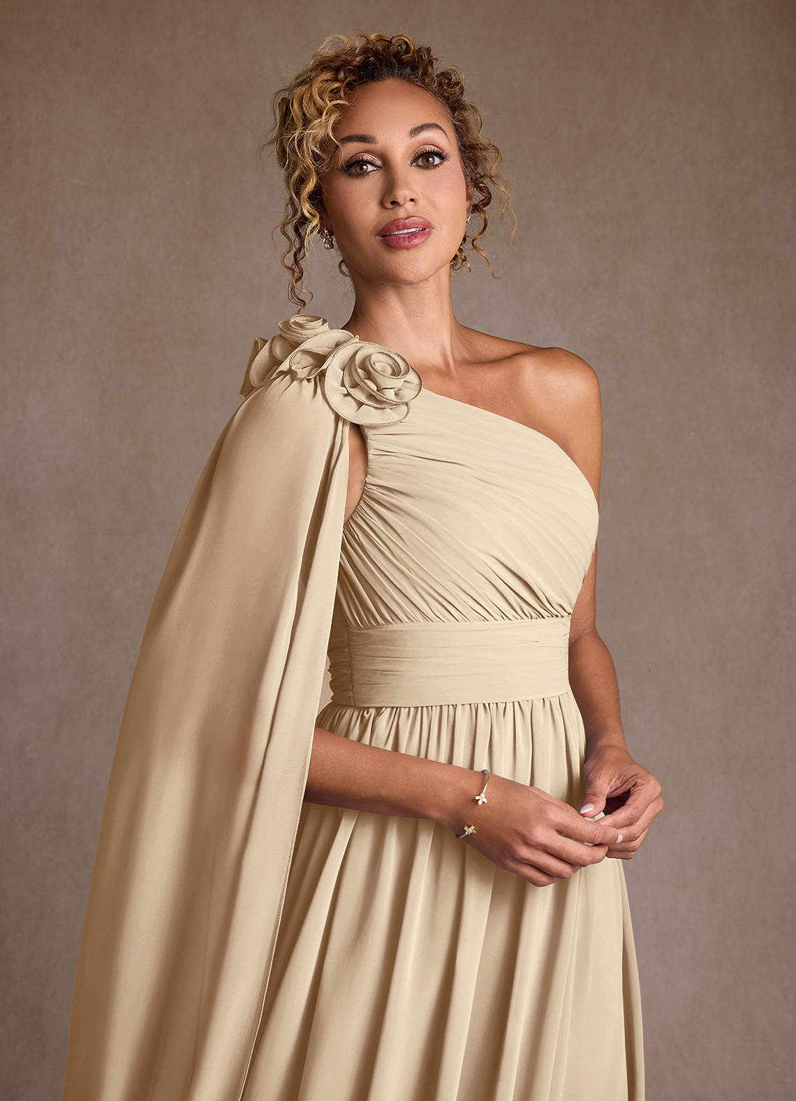 Azazie Lancaster Mère de la mariée Robes Robe Trapèze en Mousseline de soie Une épaule Champagne image3