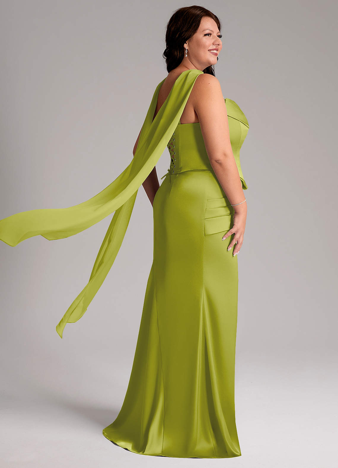 Azazie Sorrel Essayer des robes à la maison Robe Sirène Convertible en Satin extensible Sans bretelles Agave image8