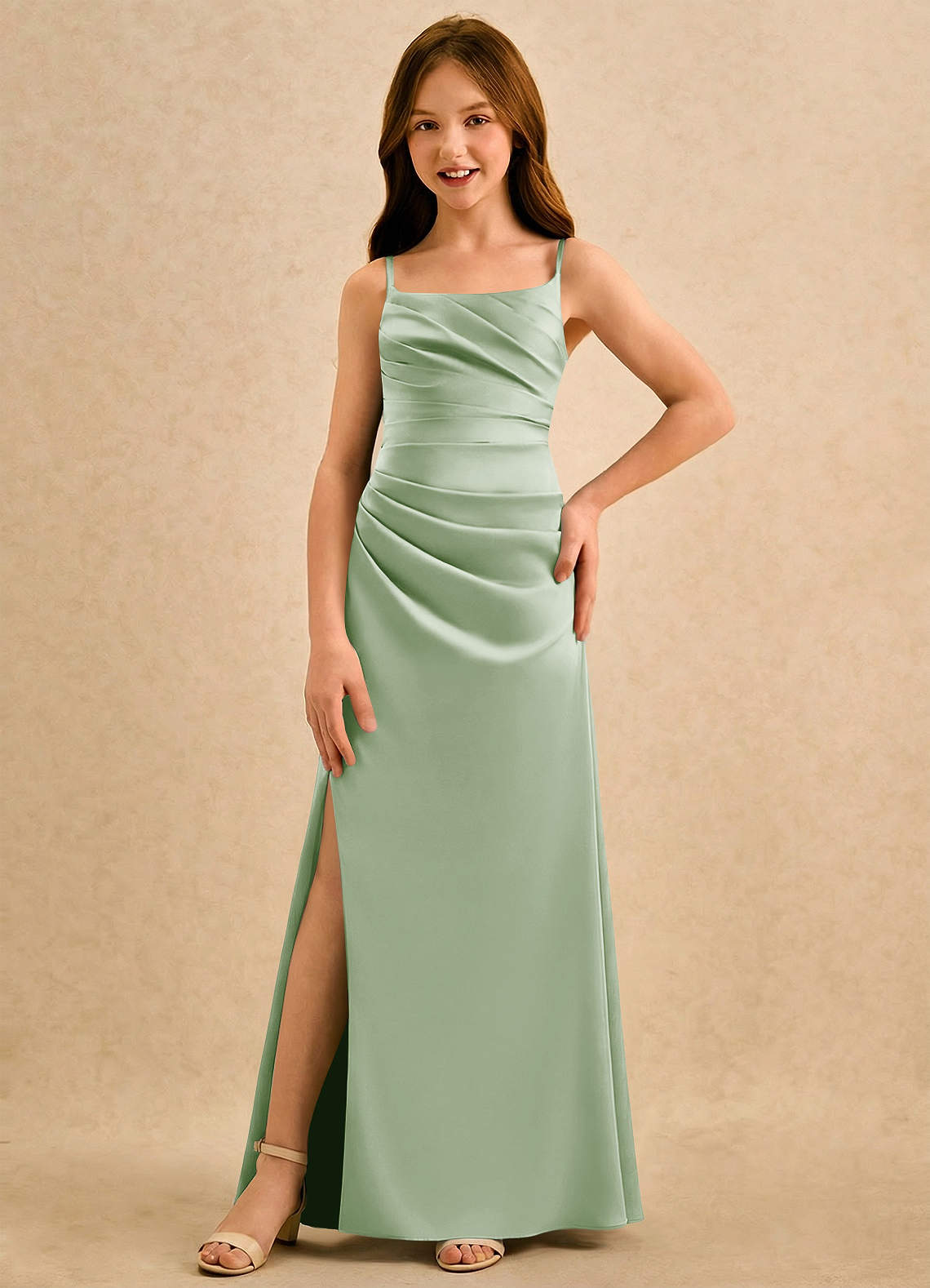 Azazie Cannoli Girls Formal Robe Demoiselle D'honneur Fillette Robe Trapèze en Mat Satiné Plissée Vert Sauge image2