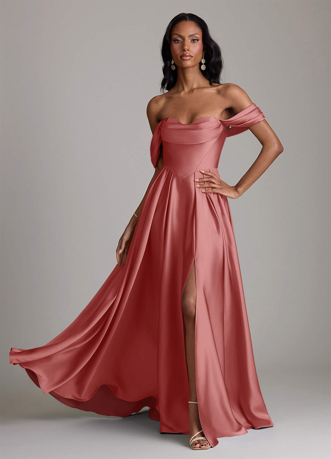 Azazie Loisa Abiti da Damigella Abito A-Line in Raso Elasticizzato a Spalla Scoperta Rosa Antica image1