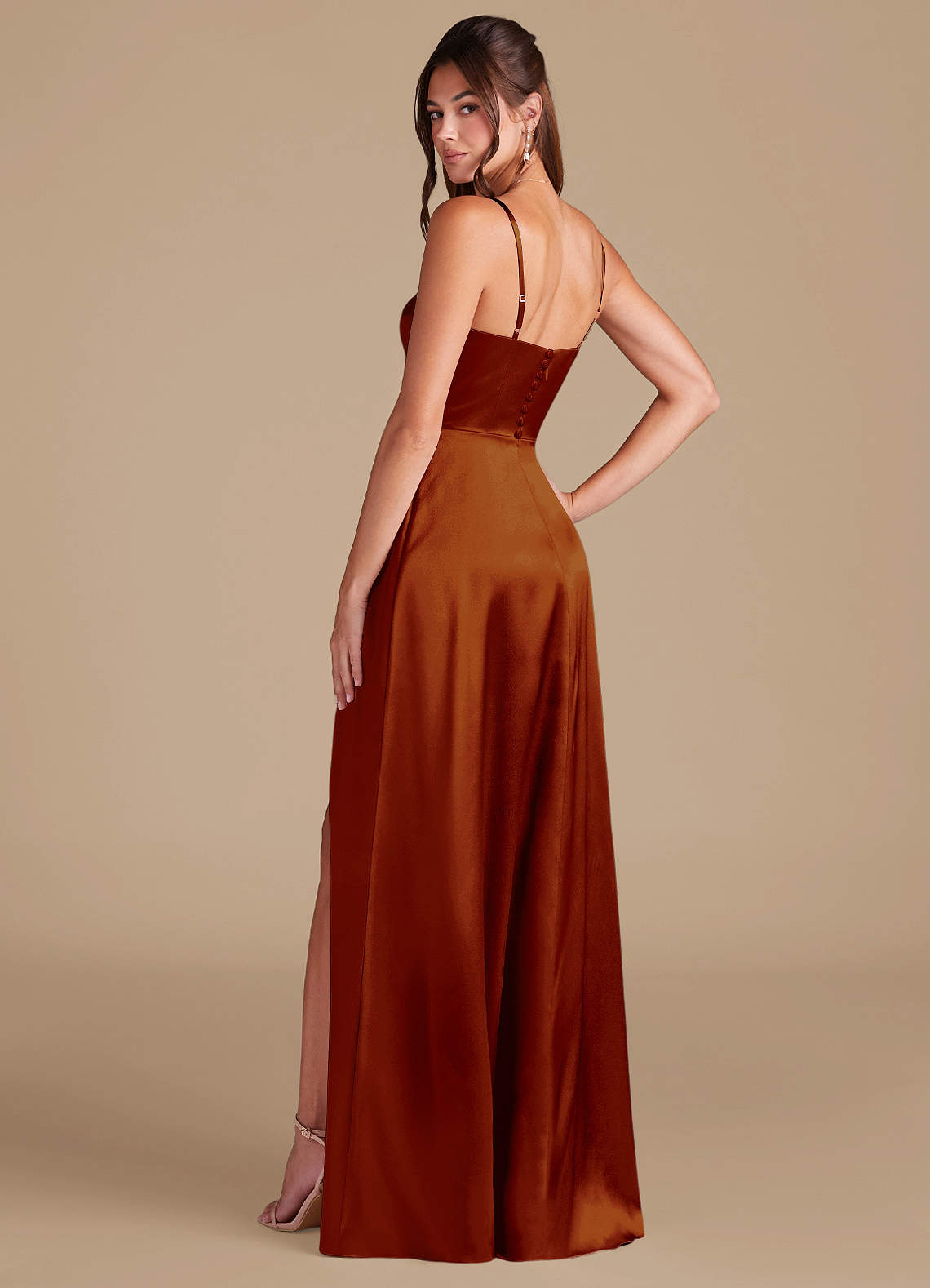 Azazie Halsey Robes de demoiselle d'honneur Robe Trapèze en Satiné métallisé Fente Latérale Auburn image5