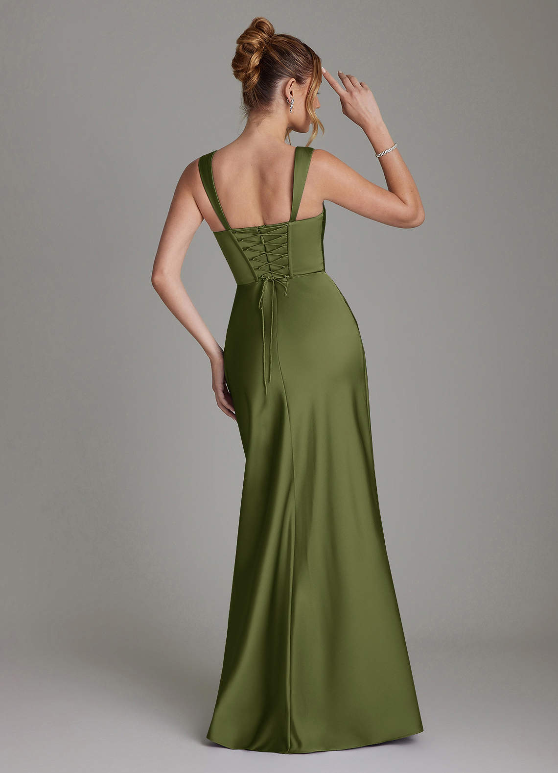 Azazie Agustina Robes de demoiselle d'honneur Robe Sirène en Satin extensible Corset Olive image1