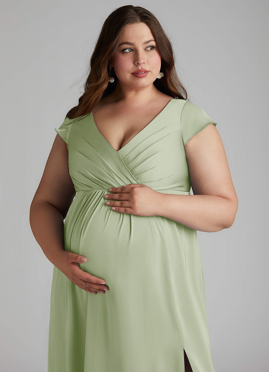 Azazie Allessia Vestidos de dama de honra para maternidade Vestir Linha A Plissado Comprimento do chão Cetim elástico image12