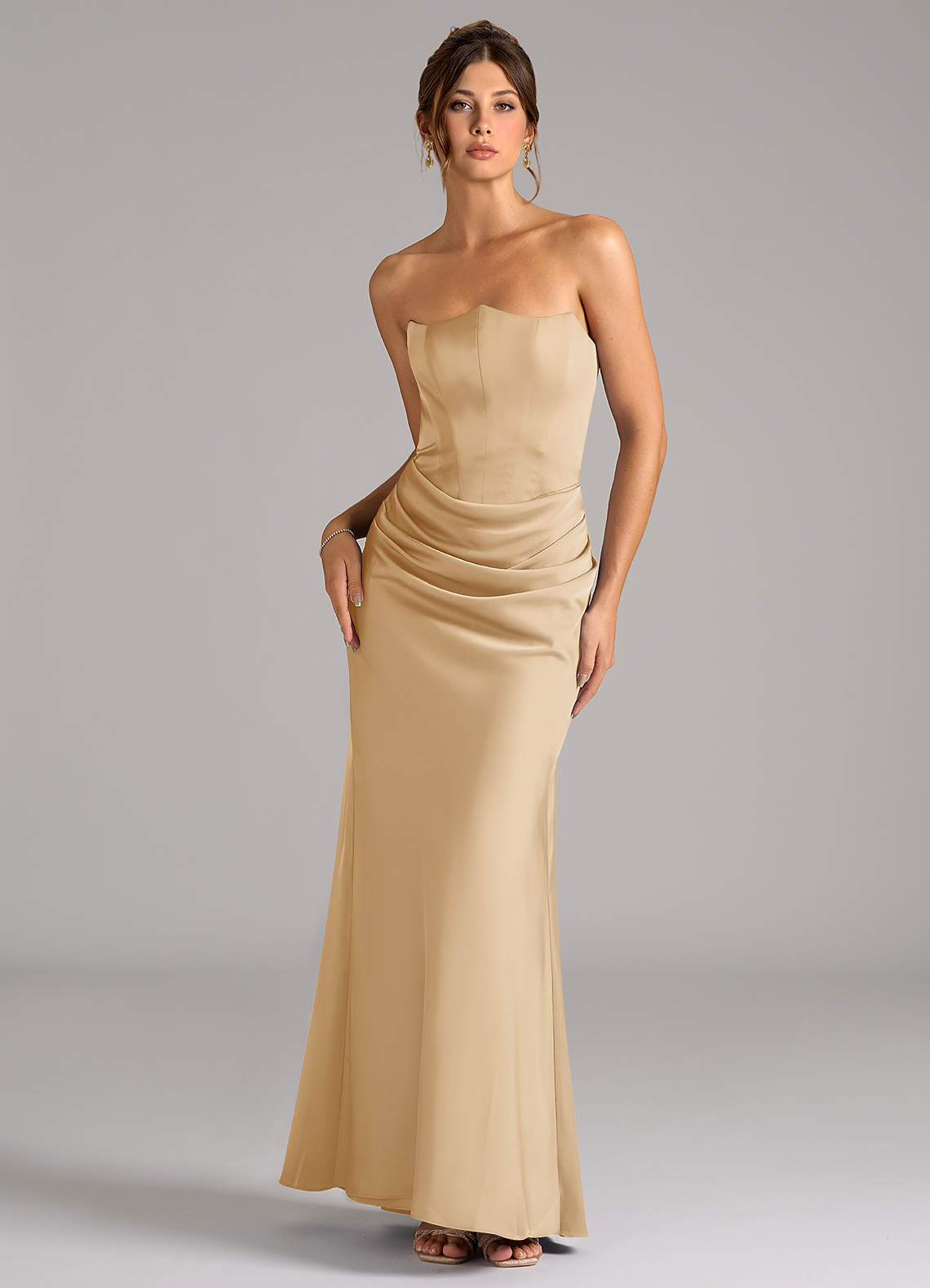 Azazie Debby Vestidos de damas de honor Vestido de Oro de Satén Elástico de Corte Sirena Convertible con Sin tirantes image1