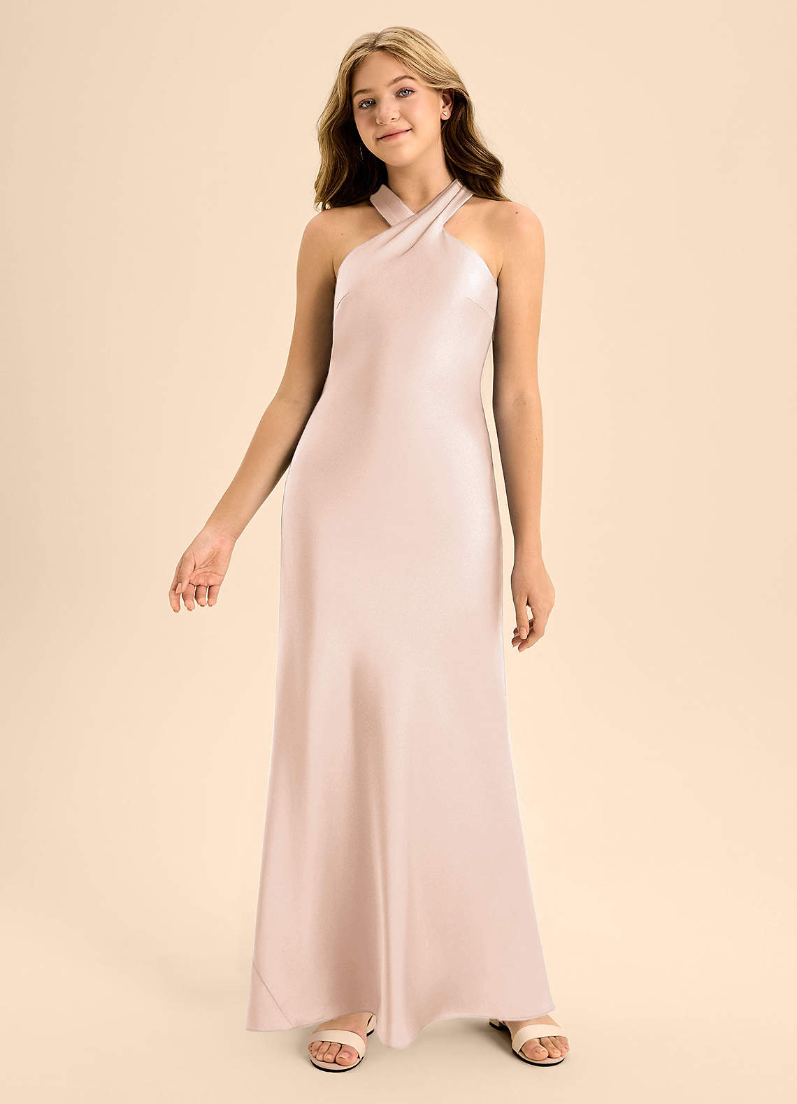 Azazie Doretta Junior Robe Trapèze en Satin extensible Plissée Rose Pâle image3