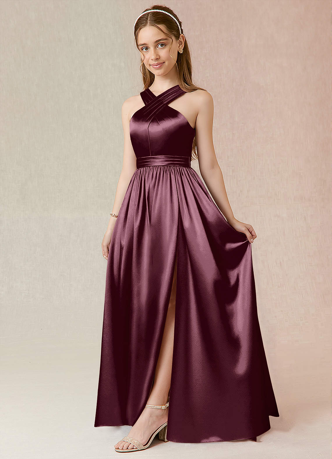 Azazie Jiya Junior Robe Trapèze en Satiné métallisé Plissée Cabernet image1