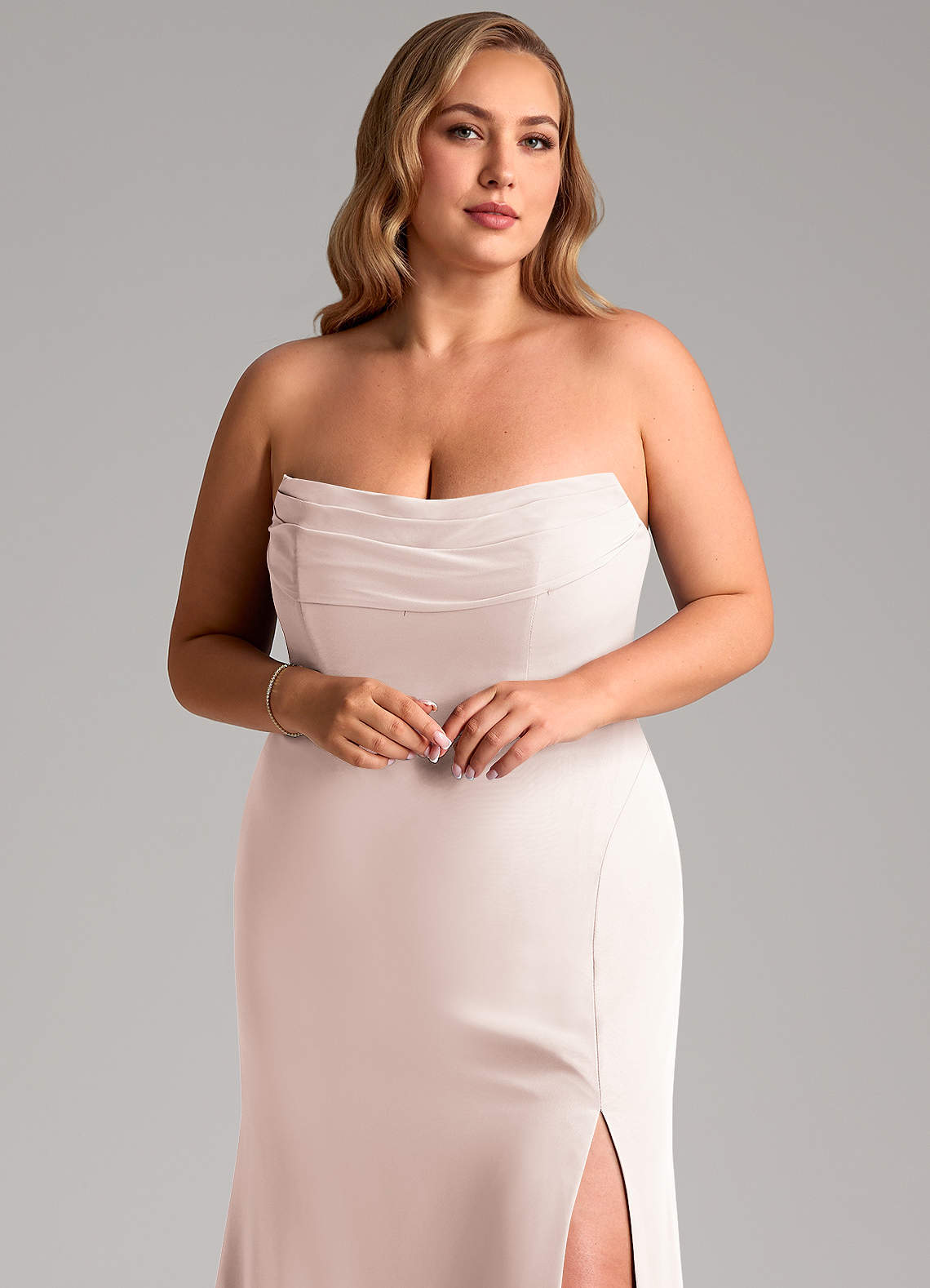 Azazie Saige Vestidos de madrinha de casamento Vestido Pétala De Rosa de Chiffon de Linha A com Fora do ombro image10