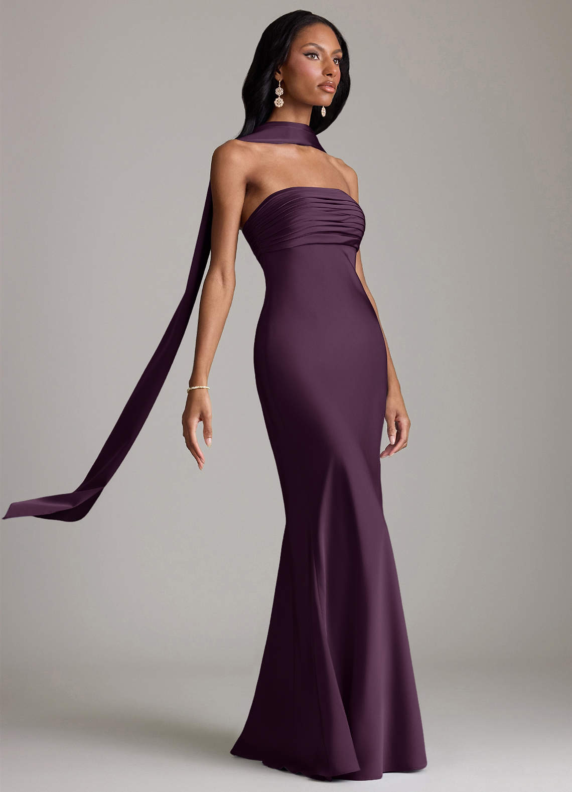 Azazie Saylor Vestidos de damas de honor Vestido de Ciruela de Satén Elástico de Corte Sirena con Sin tirantes image9