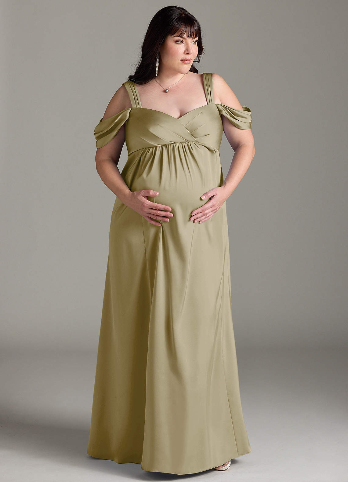 Azazie Rhea Robes de demoiselle d'honneur de maternité Robe Trapèze Épaule nue plissée Longueur ras du sol Satin extensible image1