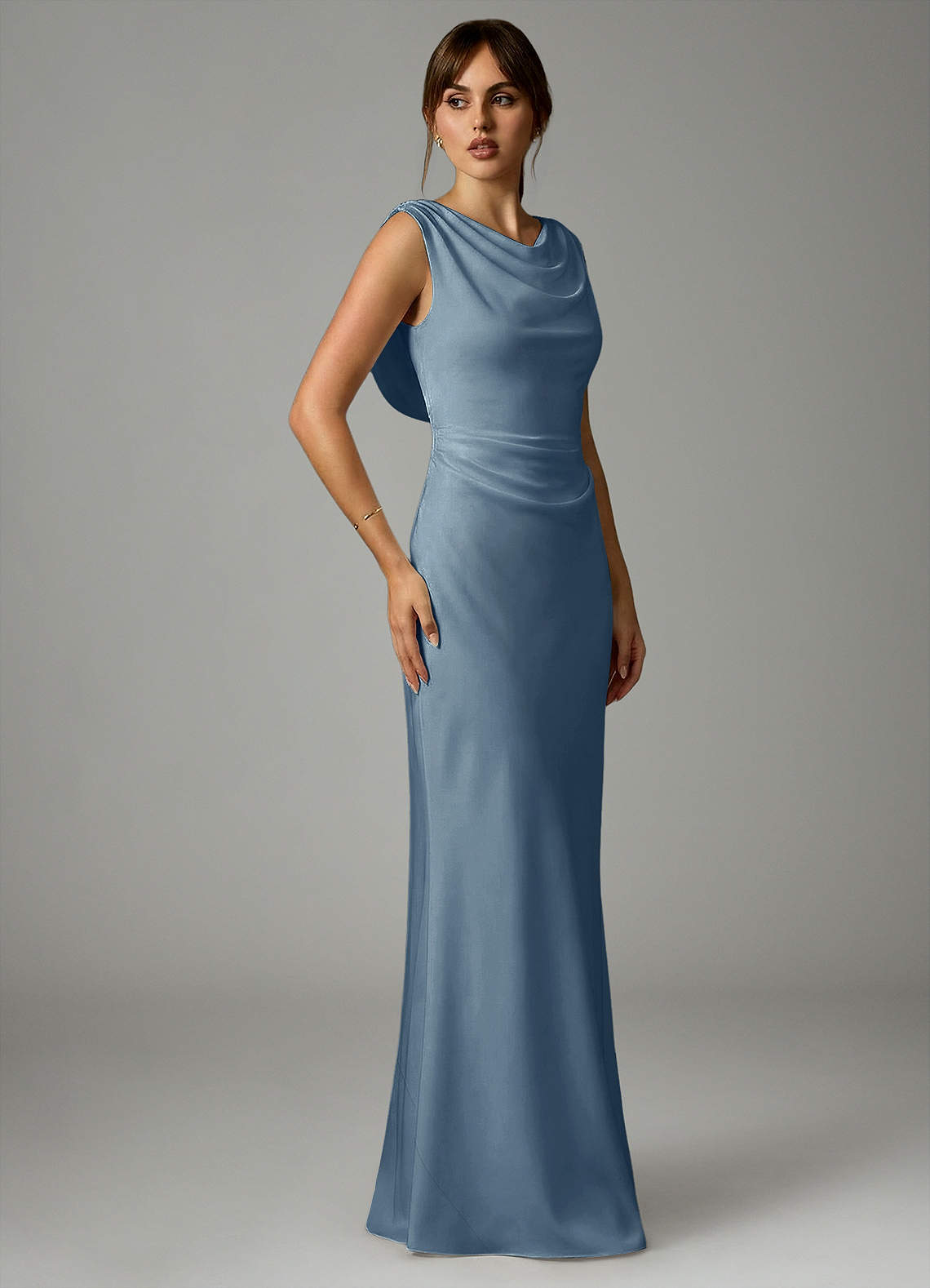 Azazie Kieryn Robes de demoiselle d'honneur Robe Sirène en Satin extensible Plissée Bleu Poussiéreux image3