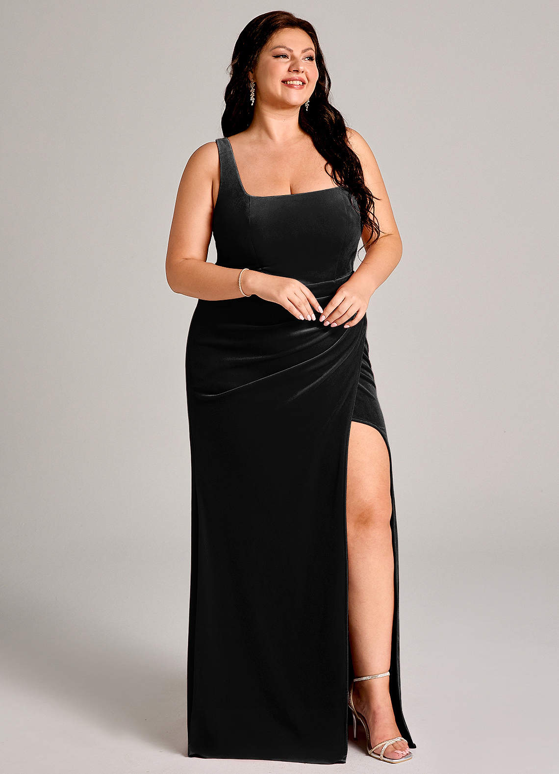 Azazie Mero Robes de demoiselle d'honneur Robe Sirène en velours Plissée Noir image12