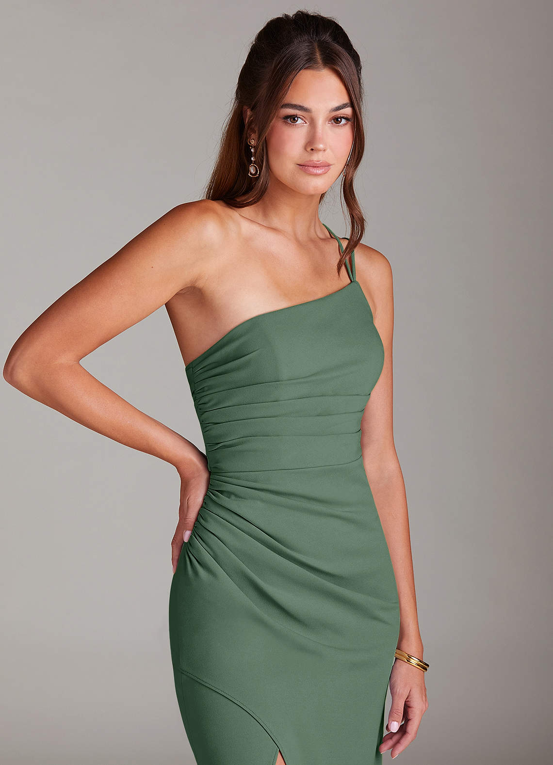 Azazie Eren Robes de demoiselle d'honneur Robe Fourreau en Crêpe Élastique Une épaule Eucalyptus image5