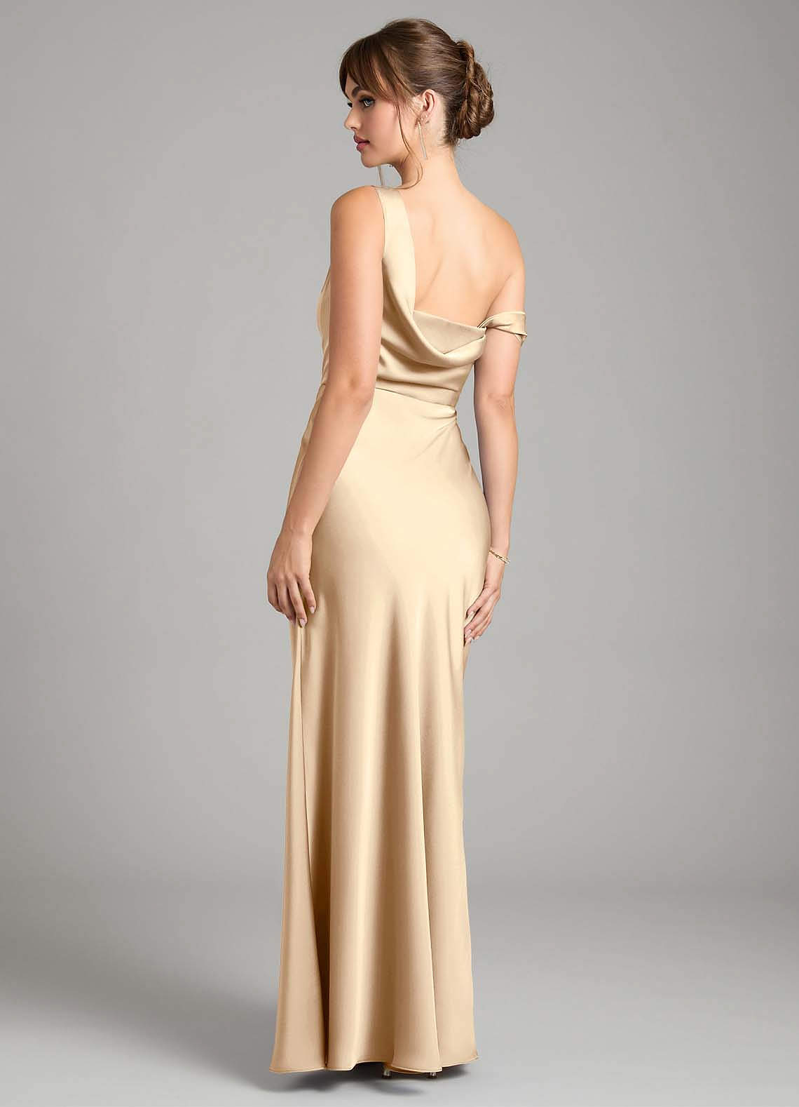 Azazie Madelyn Robes de demoiselle d'honneur Robe Sirène Convertible en Satin extensible Une épaule Champagne image1