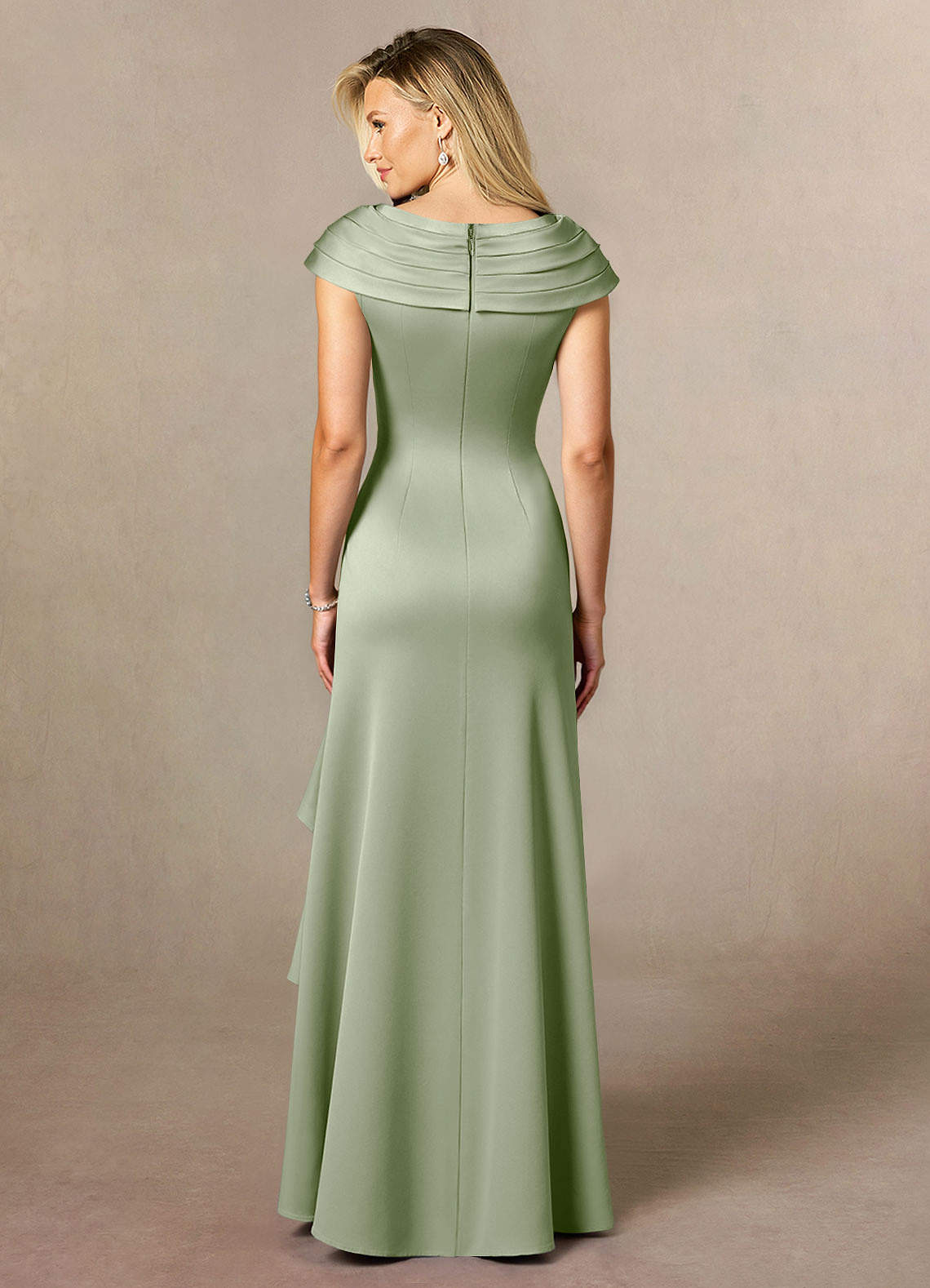 Azazie Anderson vestidos de madre de la novia Vestido de Salvia Polvorienta de Satén Elástico de Corte En A con Plisado image1