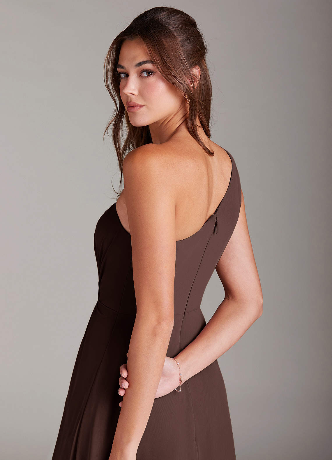 Azazie Brooke Brautjungfernkleider A-Linie One-Shoulder Chiffon Kleid Ganache image1