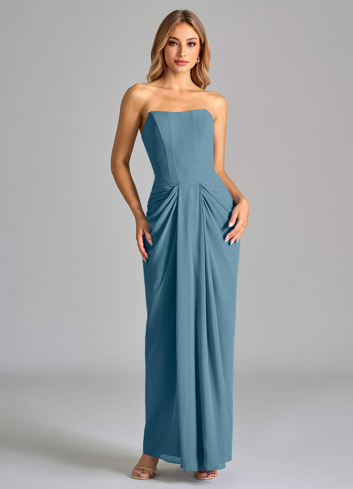 Azazie Anaïs Abiti da Damigella Abito Tubino in Chiffon Senza Cinturino Bermuda image1