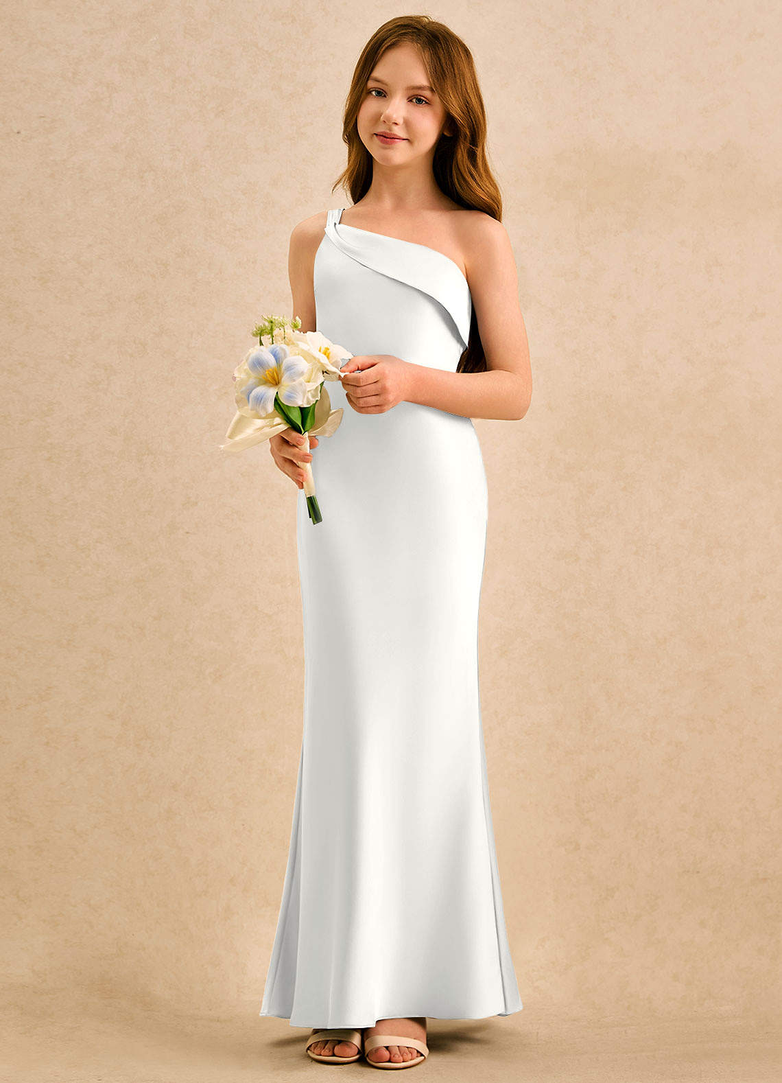 Azazie Almond Girls Formal Sukienki dla dziewczynek sypiących kwiaty Osłona Jedno ramię Satyna elastyczna Długość podłogi Sukienka image2