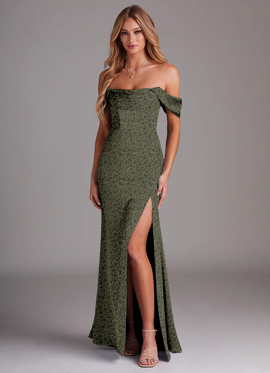 Azazie Saige Vestidos de damas de honor Vestido de Jardín Pequeño Floral Willow Green de Satén Elástico de Corte Recto con Vestidos sin tirantes image1