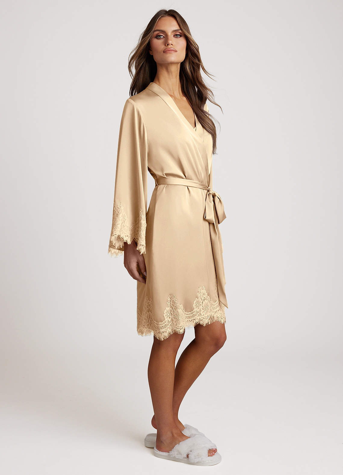 front Roupões de cetim com renda exclusiva