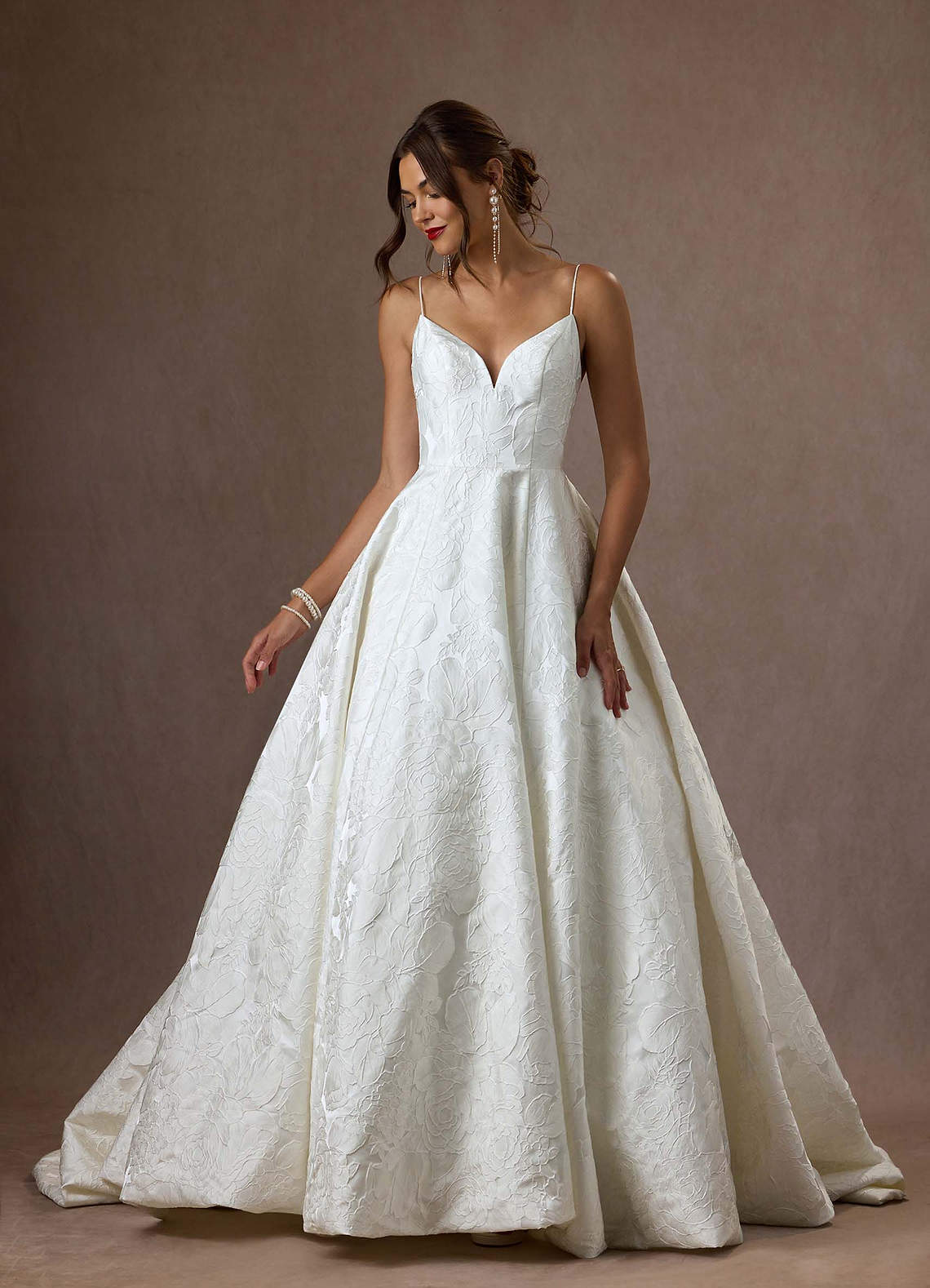 Wedding Dress Jarlo Diamond Dress Diamond Bridal Gallery Introduces Romantic And Feminine Wedding Dress Designer Valeri