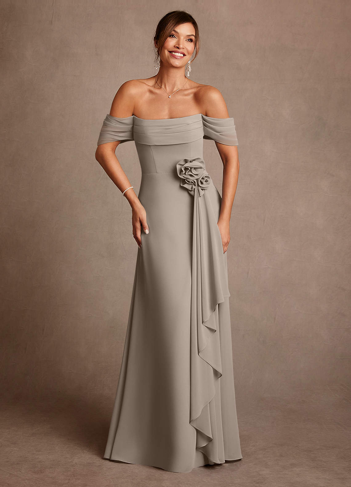 Azazie Amherst Abiti per la Madre della Sposa Abito A-Line in Chiffon a Spalla Scoperta Taupe image1