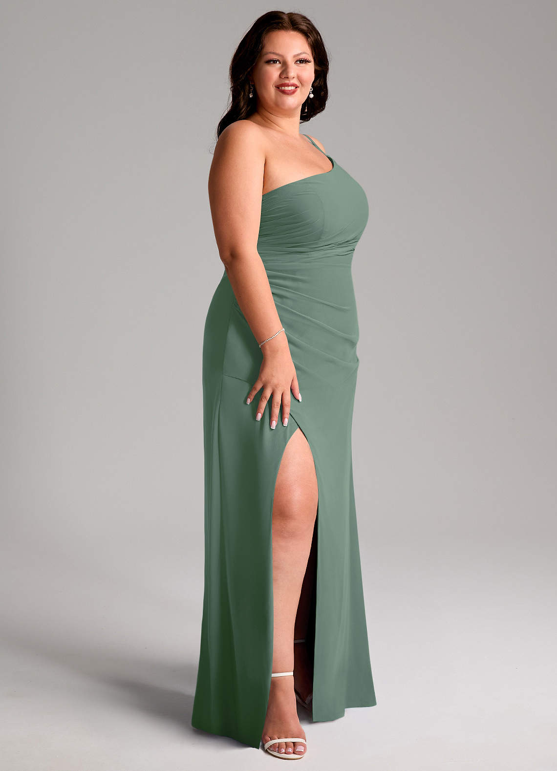 Azazie Eren Essayer des robes à la maison Robe Fourreau en Mousseline de soie Ue épaule Eucalyptus image11