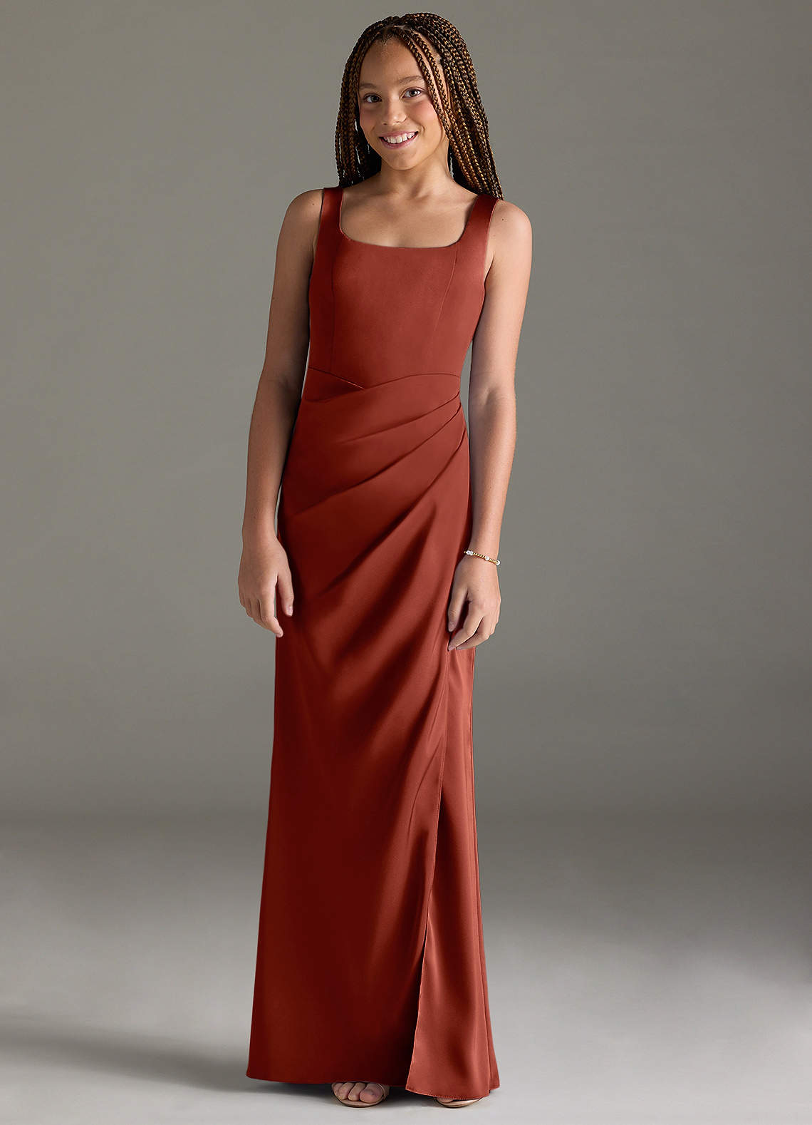 Azazie Mero Junior Vestido de Terracota de Satén Elástico de Corte Sirena con Plisado image1