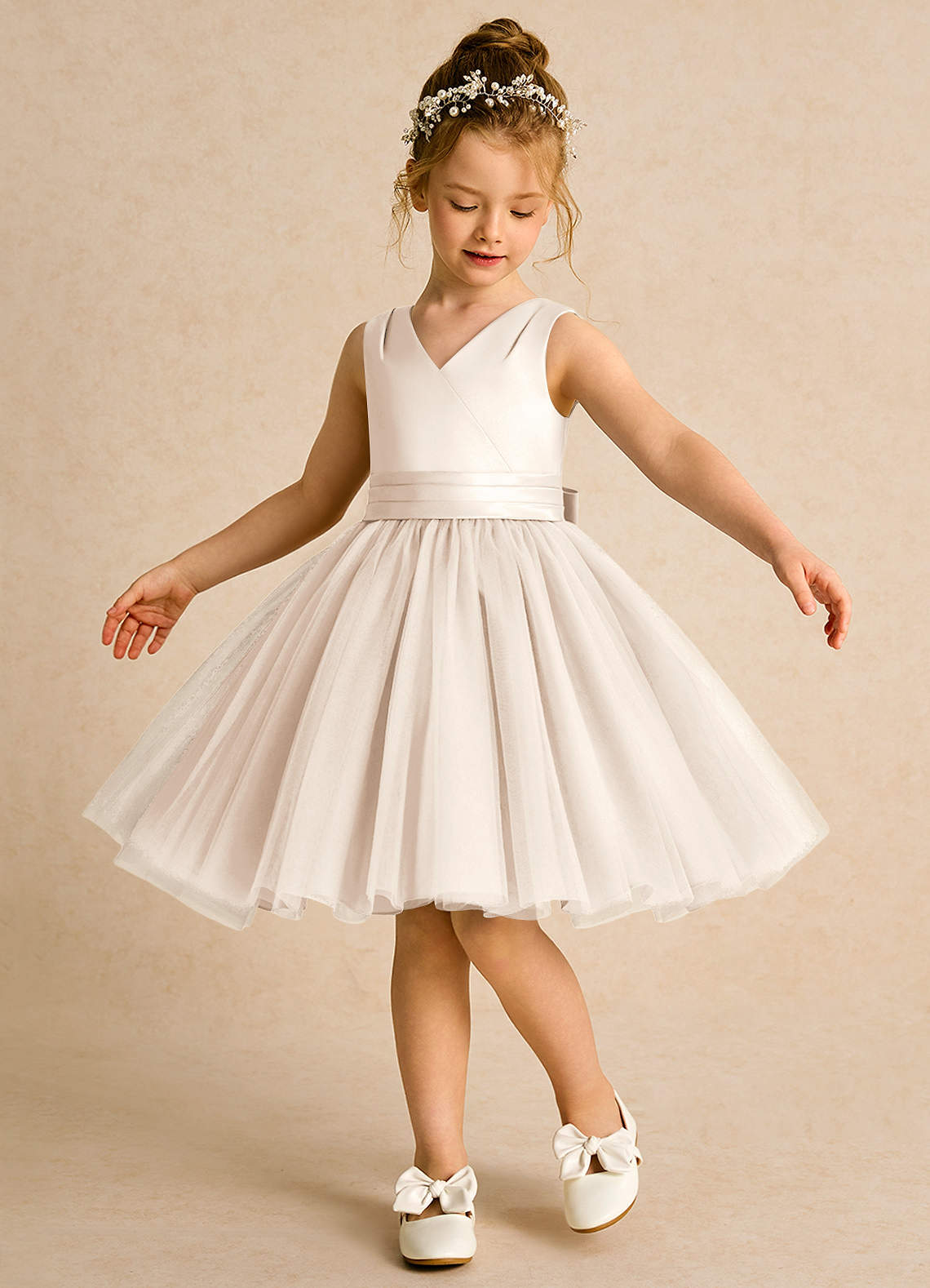 Azazie Tadpole vestidos de niña de las flores Vestido de Alabastro Blanco de Satin Mate de Corte En A con Plisado image1
